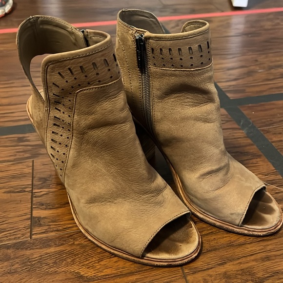 Vince Camuto Light Brown/Tan Open Toe Leather Booties - Picture 6 of 6